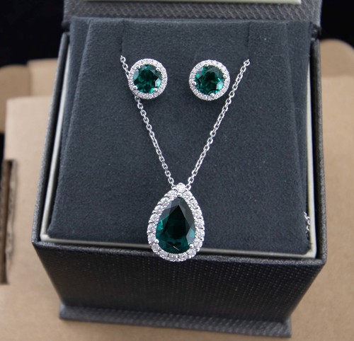 Large lab emerald real - large,