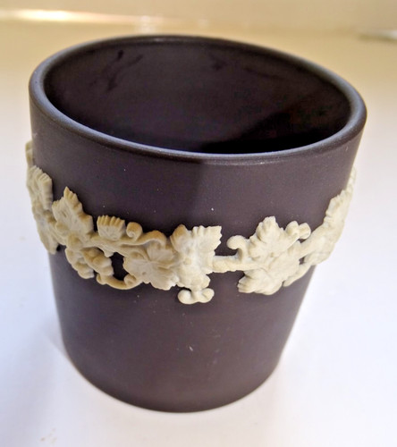 Wedgwood black jasper circular - black,