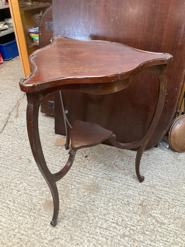 Fluted triangular side - fluted,