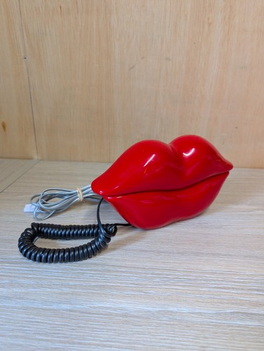 Vintage lips telephone novelty - vintage,