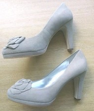 CARA SIZE 7.5 BEIGE SUEDE