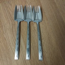 3 Viners Executive Suite SPLAYDS (17.5cm) stainless steel great condition 