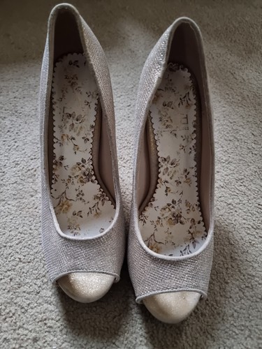 Gold shimmer shoes size - gold,