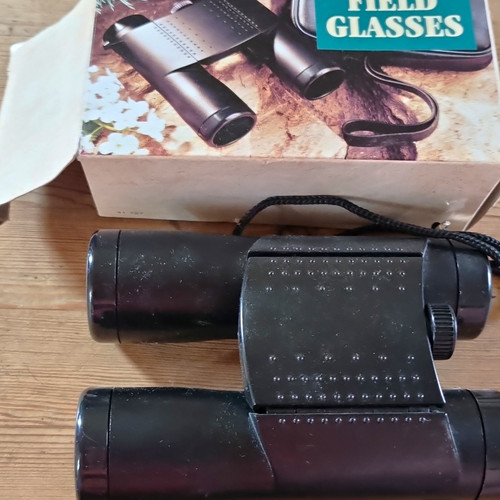 Field glasses adjustable focus - field,