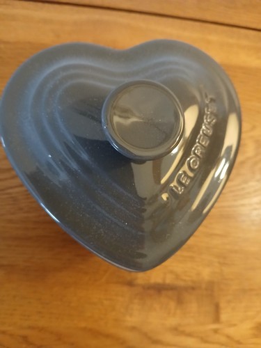 Lecreuset grey heart - x,