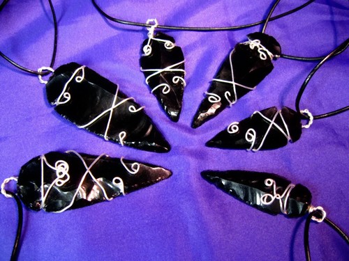 Gth239 obsidian arrowhead - obsidian,