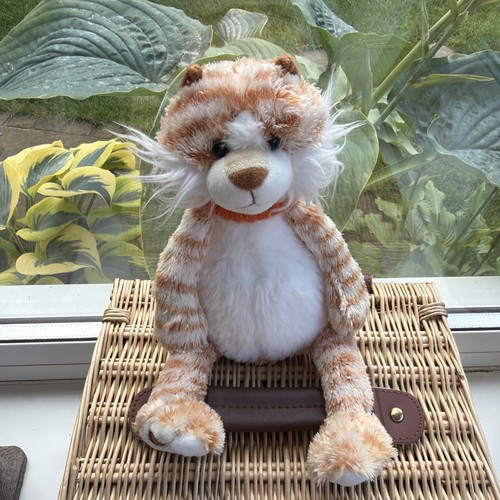 Ginger the cat jomanda - ginger, by
