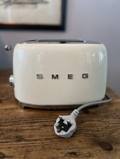 Cream SMEG two Slice Toaster. *only One Side Of Toaster Works  See Photos.