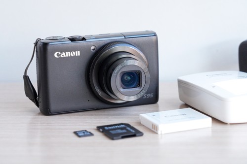 Canon powershot s95 compact - canon,