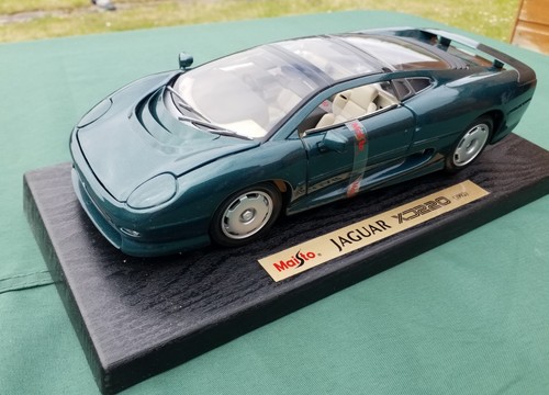 Maisto jaguar xj220 scale - 1/18,