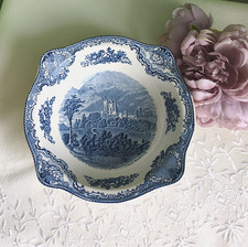 VINTAGE BLUE & WHITE SERVING BOWL  'OLD BRITAIN CASTLES' JOHNSON BROS ENGLAND