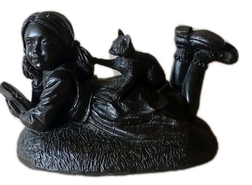 Genesis fine arts girl reading - arts,