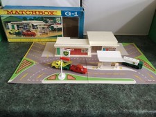 W531-MATCHBOX G-1 SERVICE STATION WITH FORECOURT,3 MODELS AND BOX