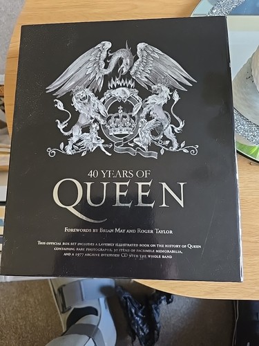 Queen years book - queen,