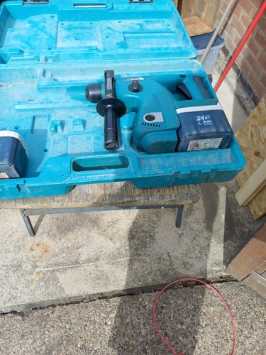 Makita 24v battery drill bear - 24v,
