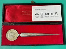 STUART DEVLIN STERLING SILVER JUBILEE COIN LETTER OPENER BOXED LONDON 1977