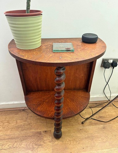 Vintage whatnot table with - table,