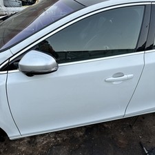 Volvo V40 R-Design 2015 N/S front door passenger  side complete 614/no Mirror