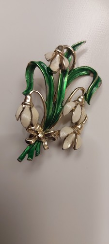Exquisite enamel snowdrop