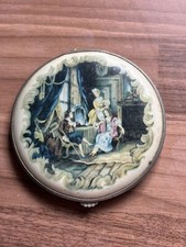 VINTAGE  GWENDA POWDER COMPACT