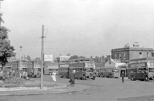 PHOTO  LONDON GOLDERS GREEN