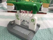 BRIO Car Recharging Station