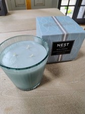 NEST New York Driftwood and Chamomile Scented Candle 600g.
