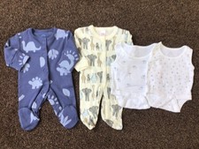 Bundle premature tiny baby