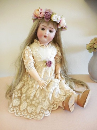 Beautiful antique dolly - antique, face