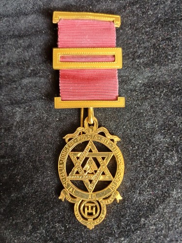 Royal arch principal breast - royal,