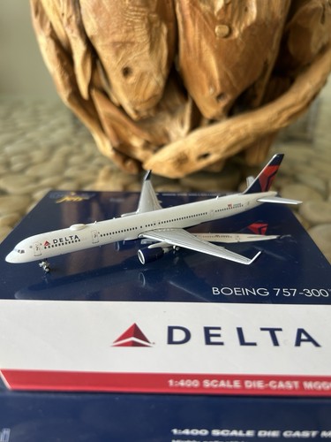 Delta b757 300 - 1:400, scale