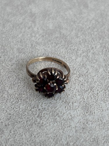 Vintage 9ct gold - and, garnet