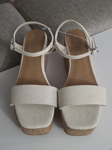 Coconuts matisseplatform - by,