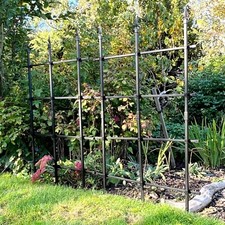 Garden Gardeners Black Metal