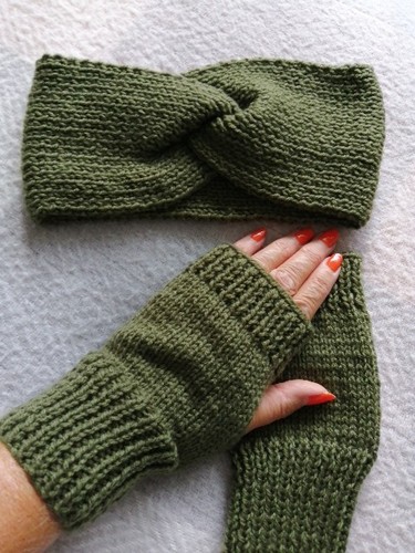 Newly hand knitted - newly, olive
