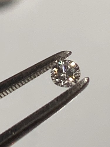 Natural round brilliant cut - brilliant,