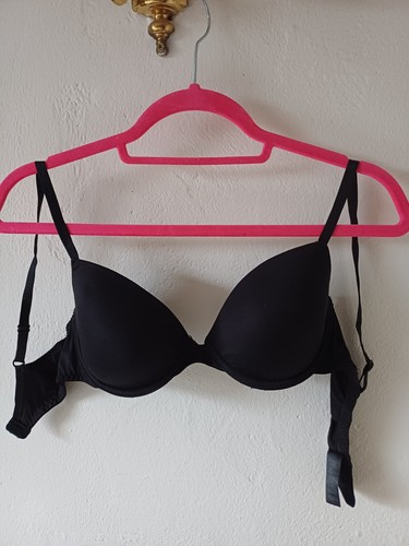 34c black wired bra hardly - wired,