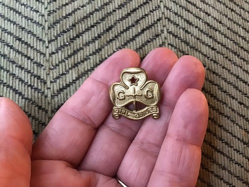 Girl guides brass coloured - guides,