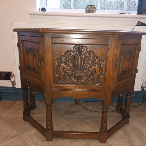 Old charm canted pedestal - old,