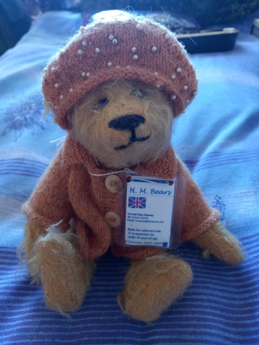 Beautiful artist bear m - bear,by,