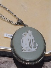 Wedgewood Green Jasperware Cameo Style Necklace On Silver Tone Chain S66