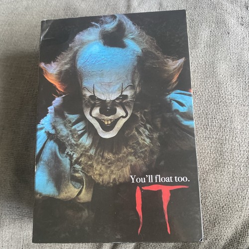Neca 2017 pennywise heart - it,