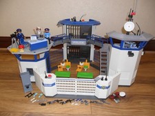 PLAYMOBIL POLICE HEADQUARTERS 6919 COMPLETE (Figures, Accessories,Prison)