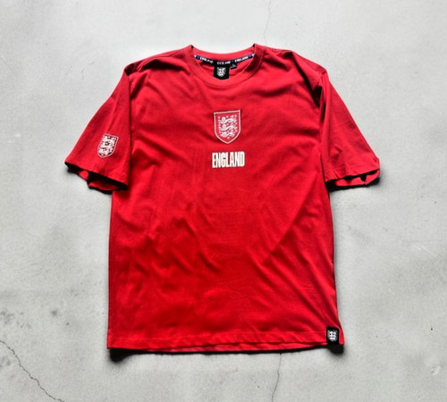 England three lions red - three,