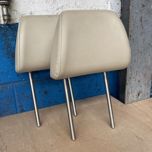 Head rests pair tiguan - head,