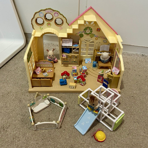 Sylvanian families forest - families,