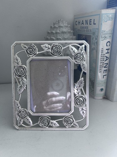Vintage pale gold matal - vintage,