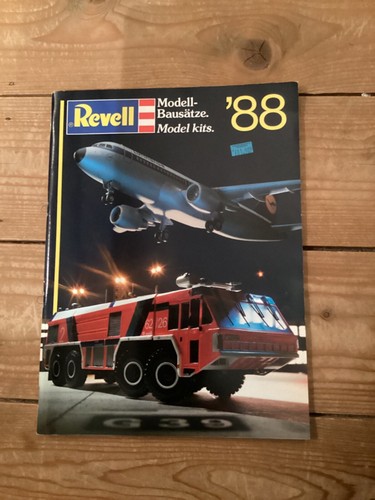 Revell plastic model kit - ,
