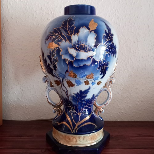 Large ornate vase striking - large,
