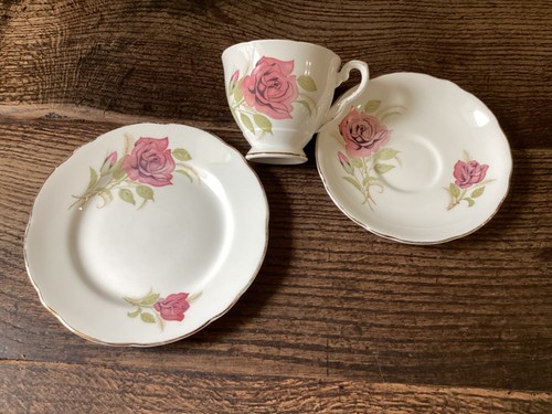 Retro pink rose trio - pink,